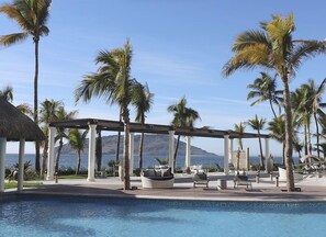 Piscina all'aperto, una piscina riscaldata