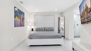 3 habitaciones, escritorio, tabla de planchar con plancha y wifi