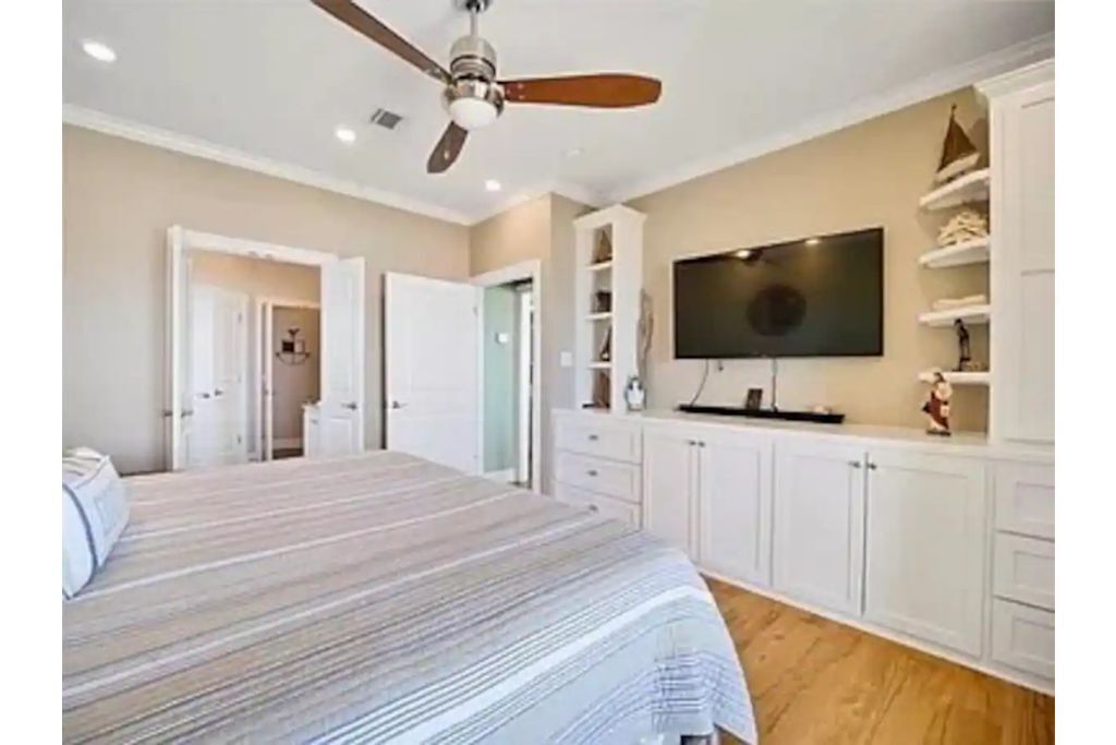 Spacious 4-bedroom home on quiet Gulf Coast beach