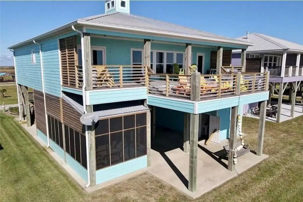 Spacious 4-bedroom home on quiet Gulf Coast beach