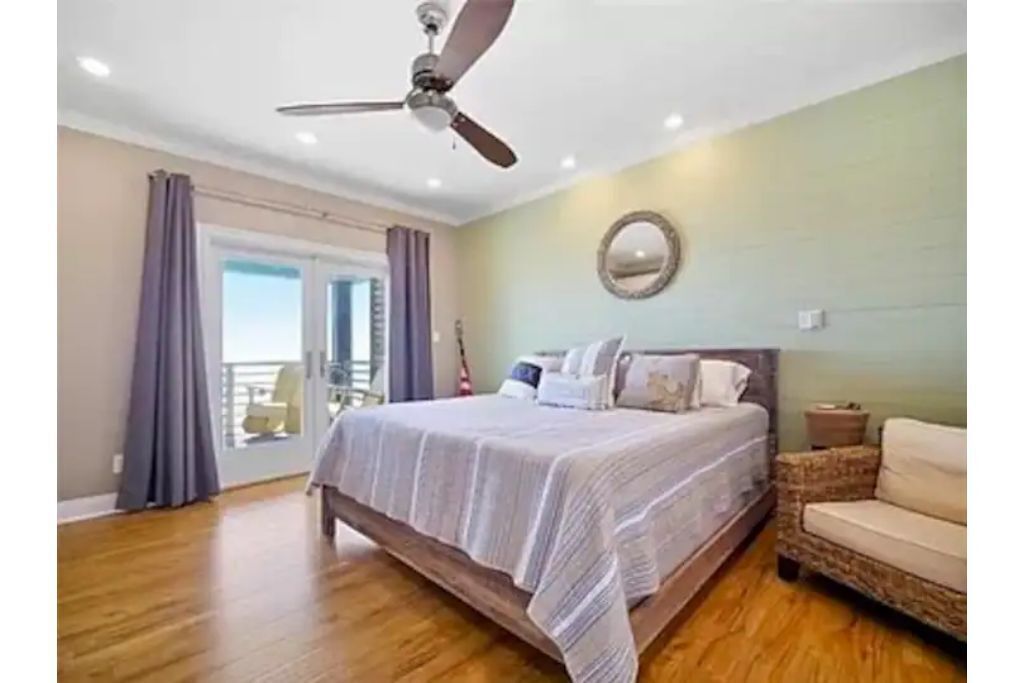 Spacious 4-bedroom home on quiet Gulf Coast beach