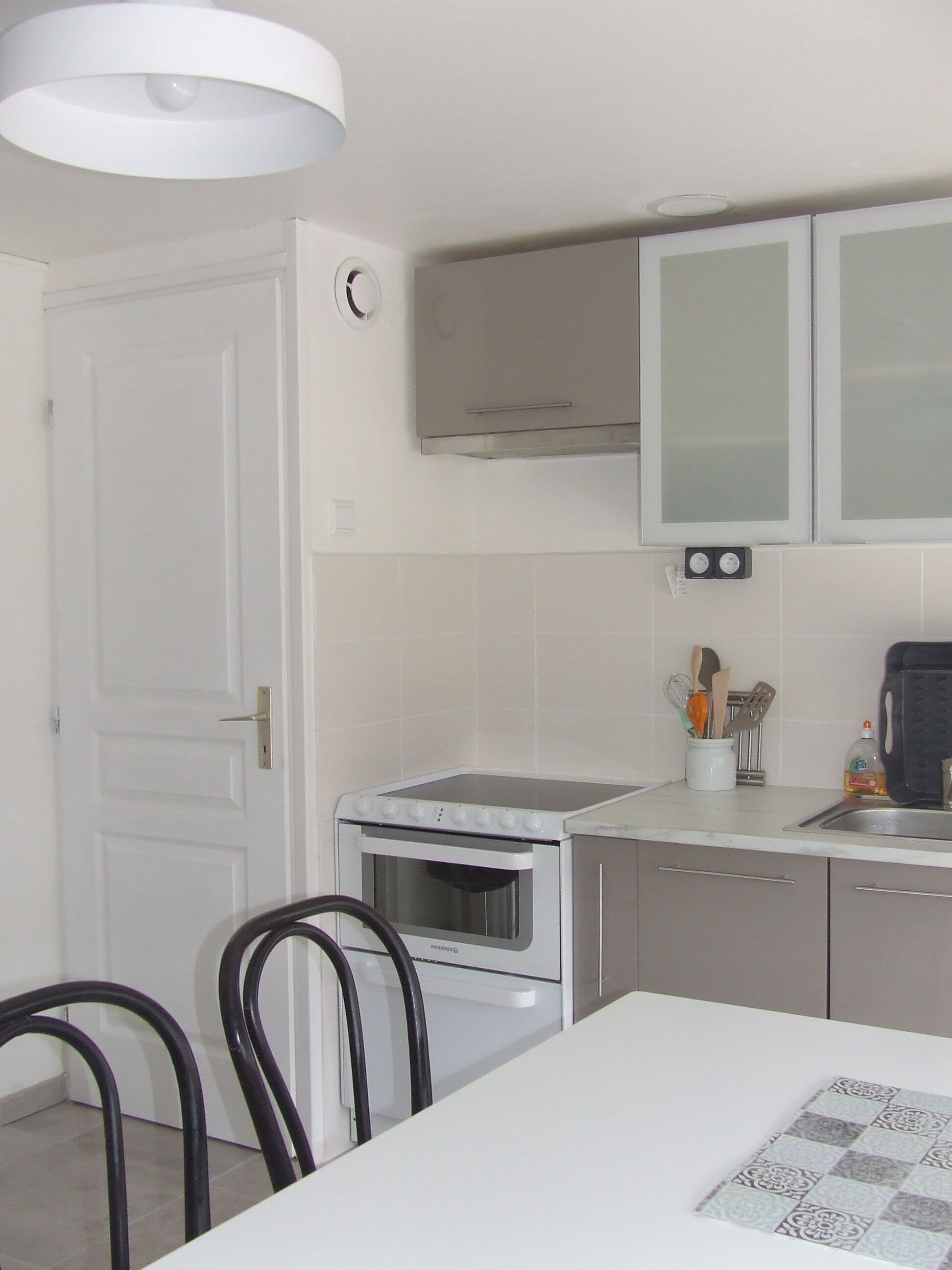 Spacious apartment in great calm, on the 1st floor; independent entrance, parking 