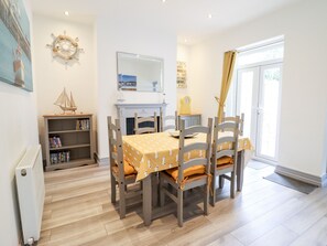 Dining - Owen Villa (Llandudno)