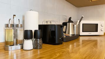 Appartement | Cuisine privée | Réfrigérateur, micro-ondes, plaque de cuisson, grille-pain