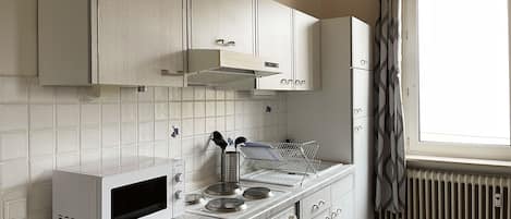 Economy Apartment | Private kitchen | Fridge, microwave, stovetop, toaster