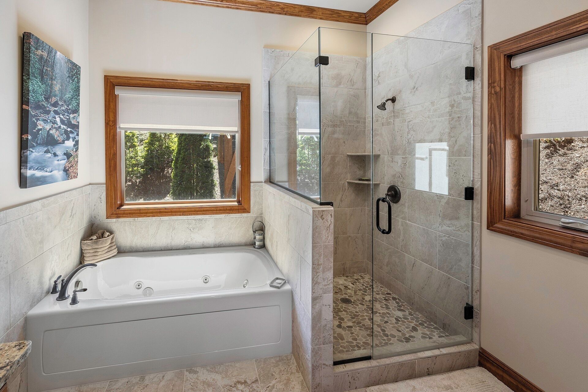 Shower, jetted bath, hair dryer, towels