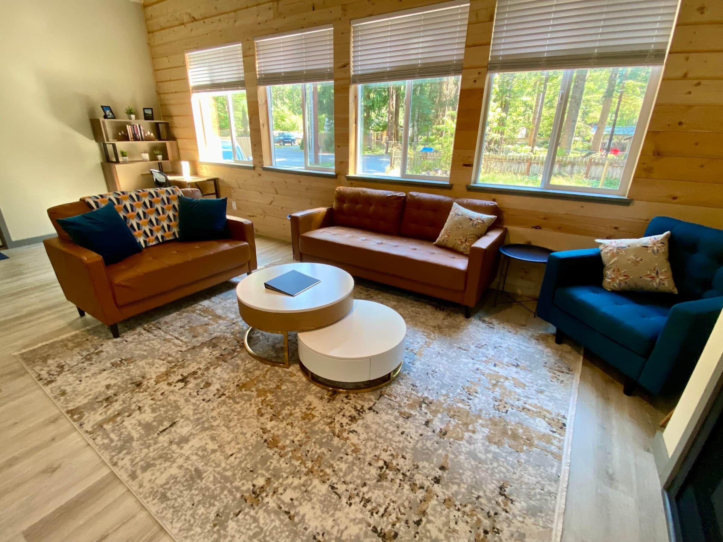 NEW Modern Cabin! 5mi to Park w/ Hot Tub & Wifi