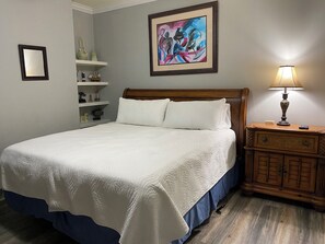 2 makuuhuonetta, silitysrauta/-lauta, ilmainen Wi-Fi, vuodevaatteet