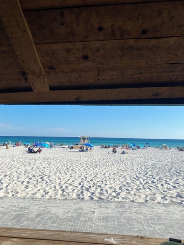 2 BR/ 2BA Condo1 King /2 Full beds Sleeps 6 close to OWA & Foley Tourism Complex