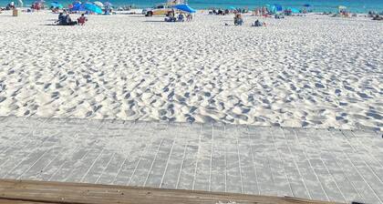 2 BR/ 2BA Condo1 King /2 Full beds Sleeps 6 close to OWA & Foley Tourism Complex