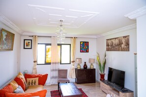 Living area - In the charming of Cite SIR, Abidjan, Entire Family apartment (Abidjan)