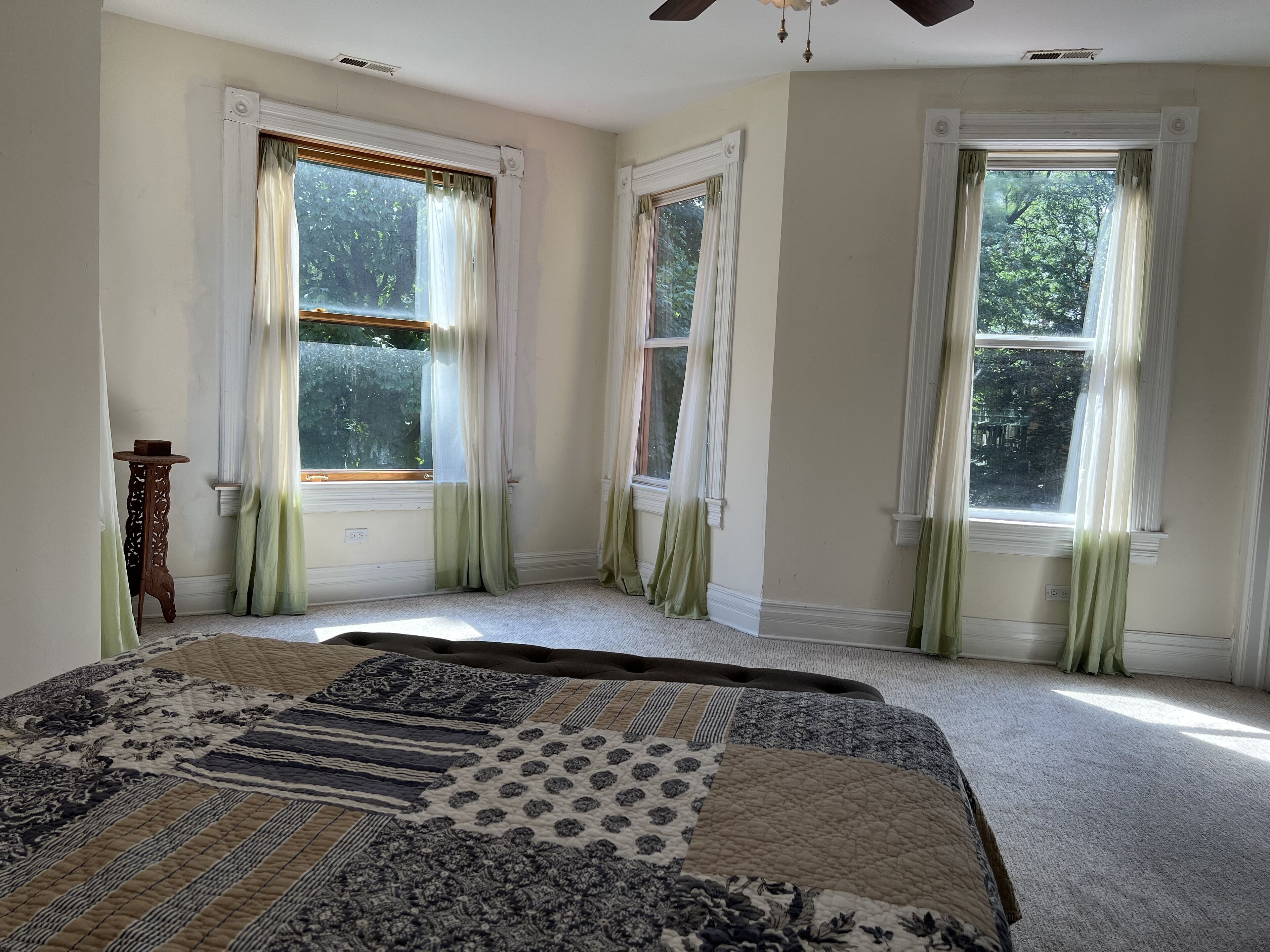 4 slaapkamers, een strijkplank/strijkijzer, gratis wifi, beddengoed