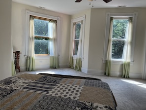 4 soverom, strykejern/-brett, wi-fi (inkludert) og sengetøy