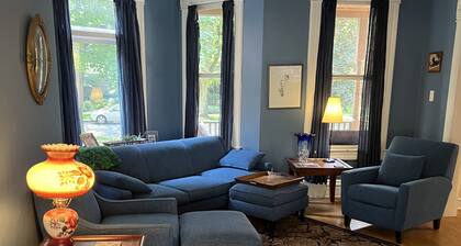 Family and Pet friendly Evanston home close to Beach, The City, and Everything..