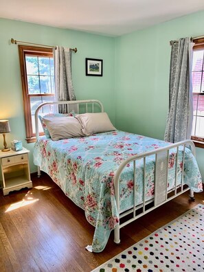 2 bedrooms, desk, free WiFi, bed sheets