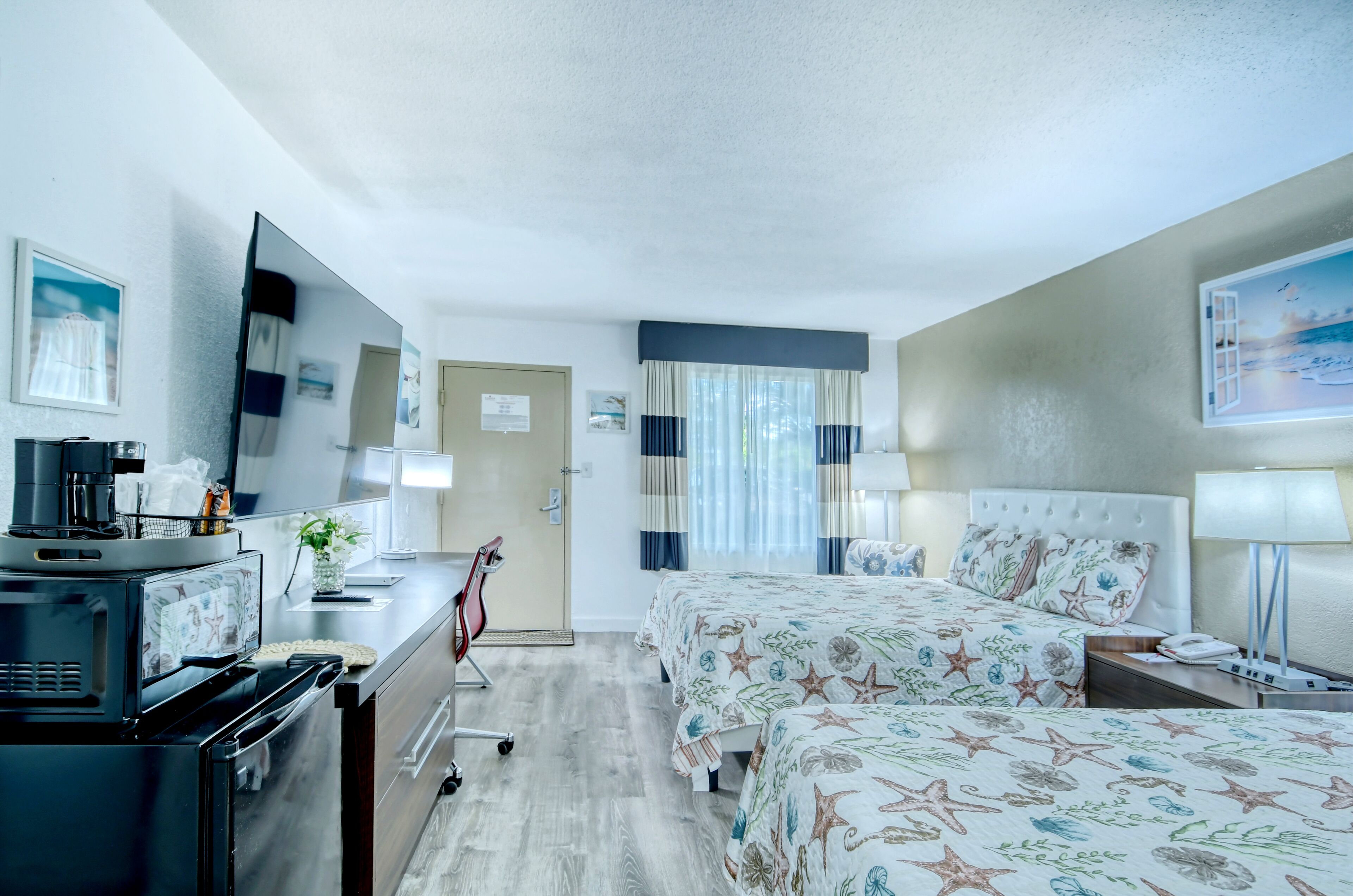 All-New, First Floor, Bunk Bed, Huge Pool, 70" TV, Tiki Bar!