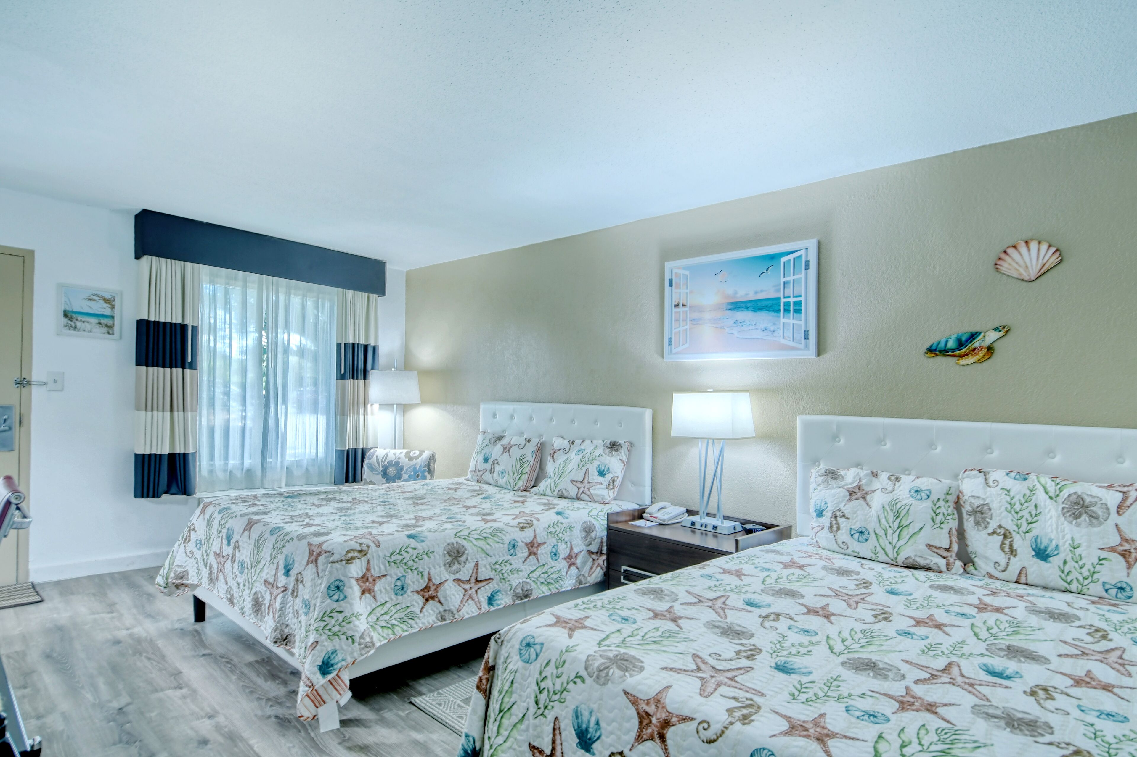 All-New, First Floor, Bunk Bed, Huge Pool, 70" TV, Tiki Bar!