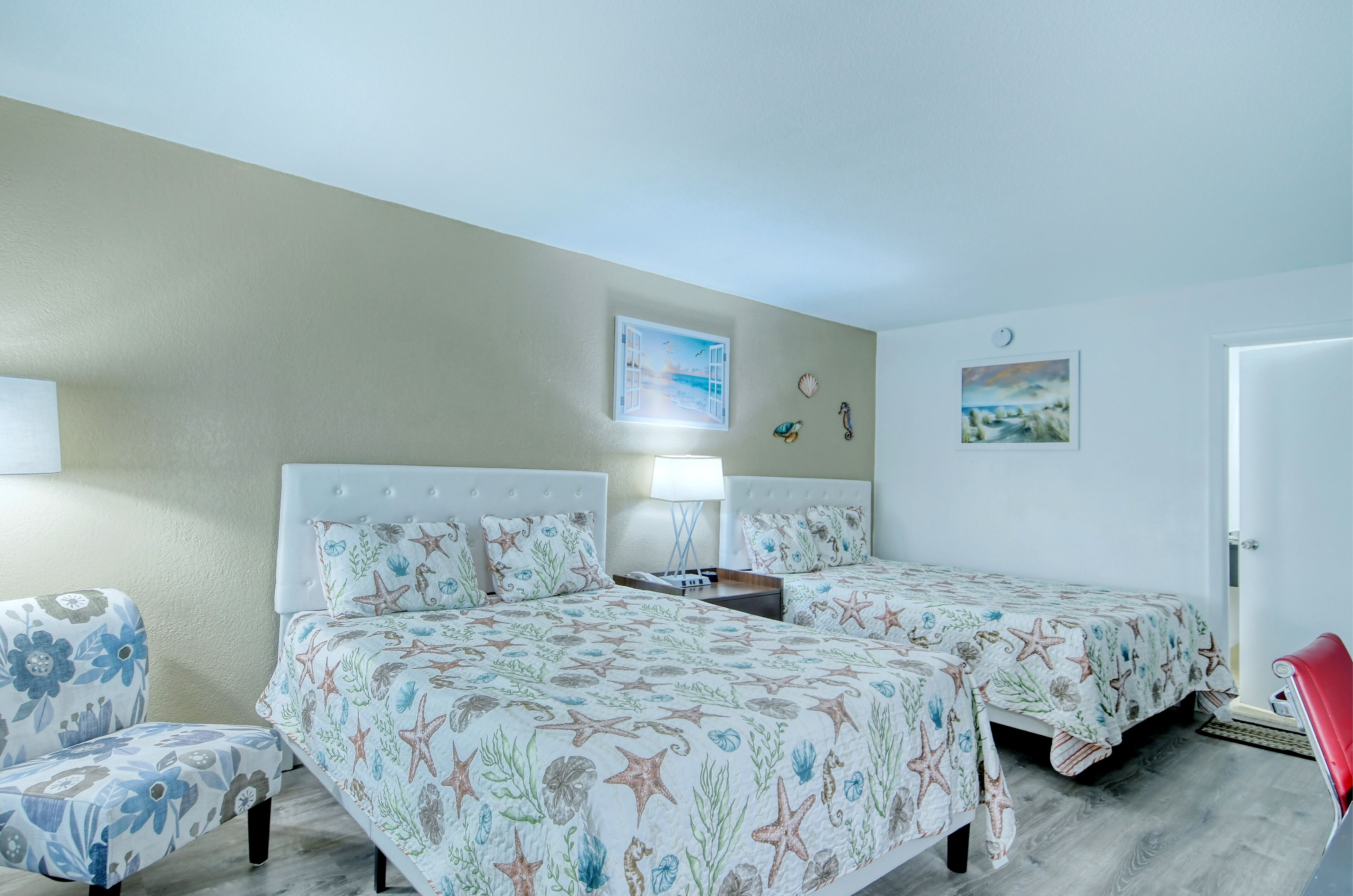 All-New, First Floor, Bunk Bed, Huge Pool, 70" TV, Tiki Bar!