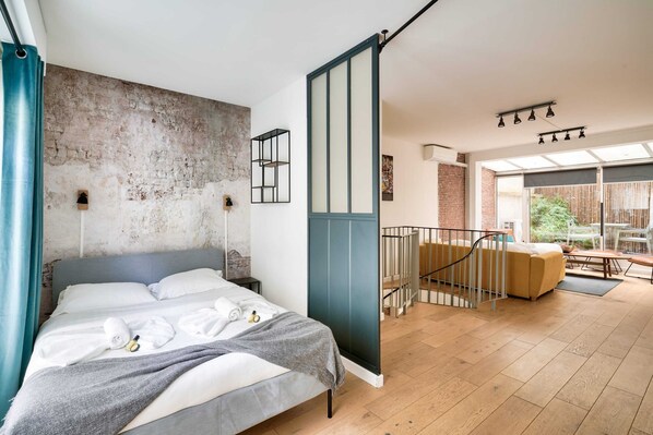 1 bedroom, desk, iron/ironing board, WiFi