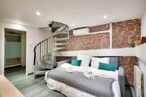 1 bedroom, desk, iron/ironing board, WiFi