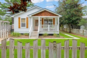 Exterior - Only good vibes by the beach at Good Vibes 30A / Pet-Friendly / 1 Min Bike Ride to Beach / 4 Bikes (Santa Rosa Beach)