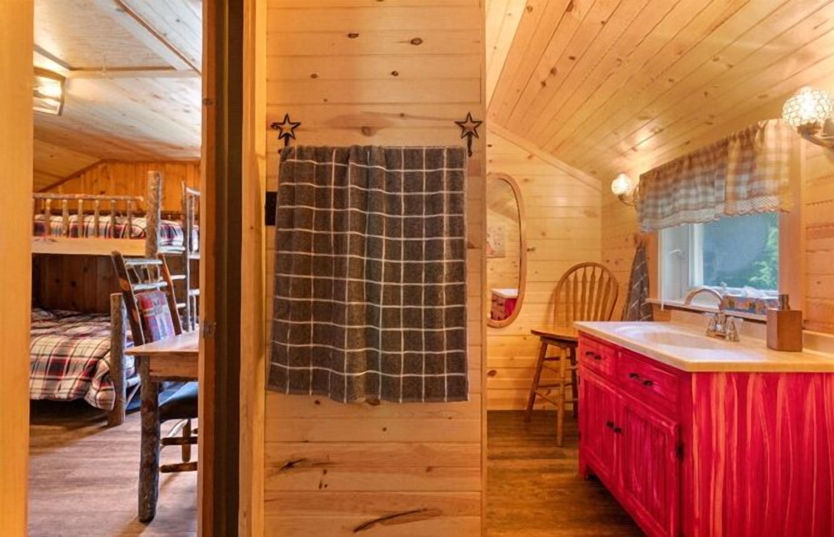 3 chambres, bureau, Wi-Fi gratuit, draps fournis