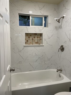 Combined shower/bathtub, hair dryer, towels, soap - 1B1B Guest House W/Full Kitchen Great Location Monthly Rental Only (Temple City)