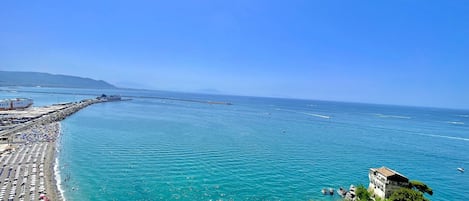 Una spiaggia nelle vicinanze