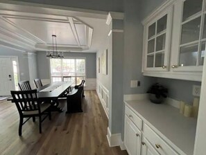 Dining - Luxury Atlanta Home walk to Battery Braves Stadium (Smyrna)