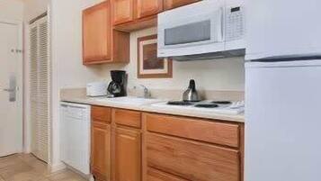 雪櫃、微波爐、焗爐、爐具