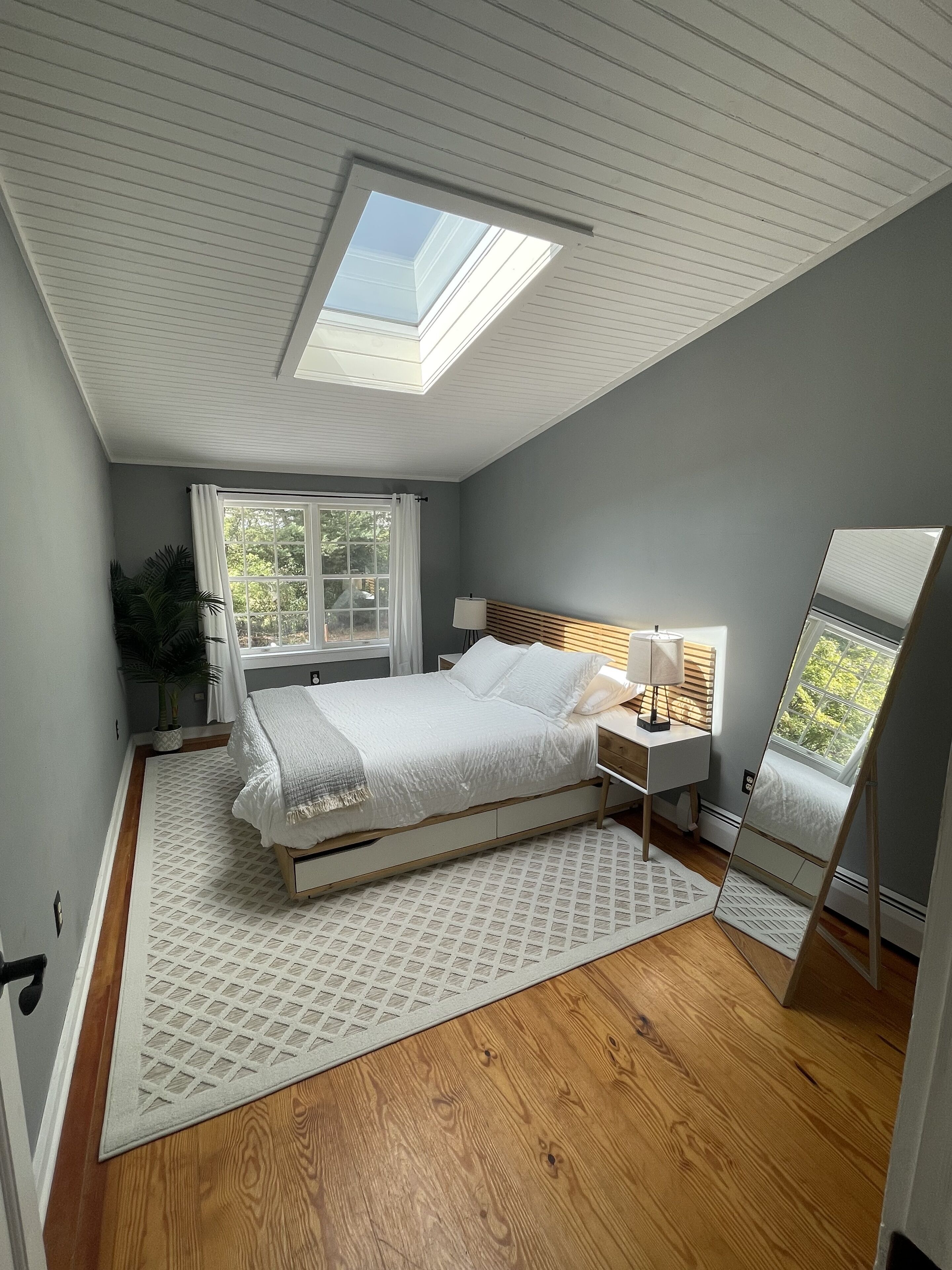 Bright, Airy Home with TONS of character in Hudson, NY - 5 min from Warren St