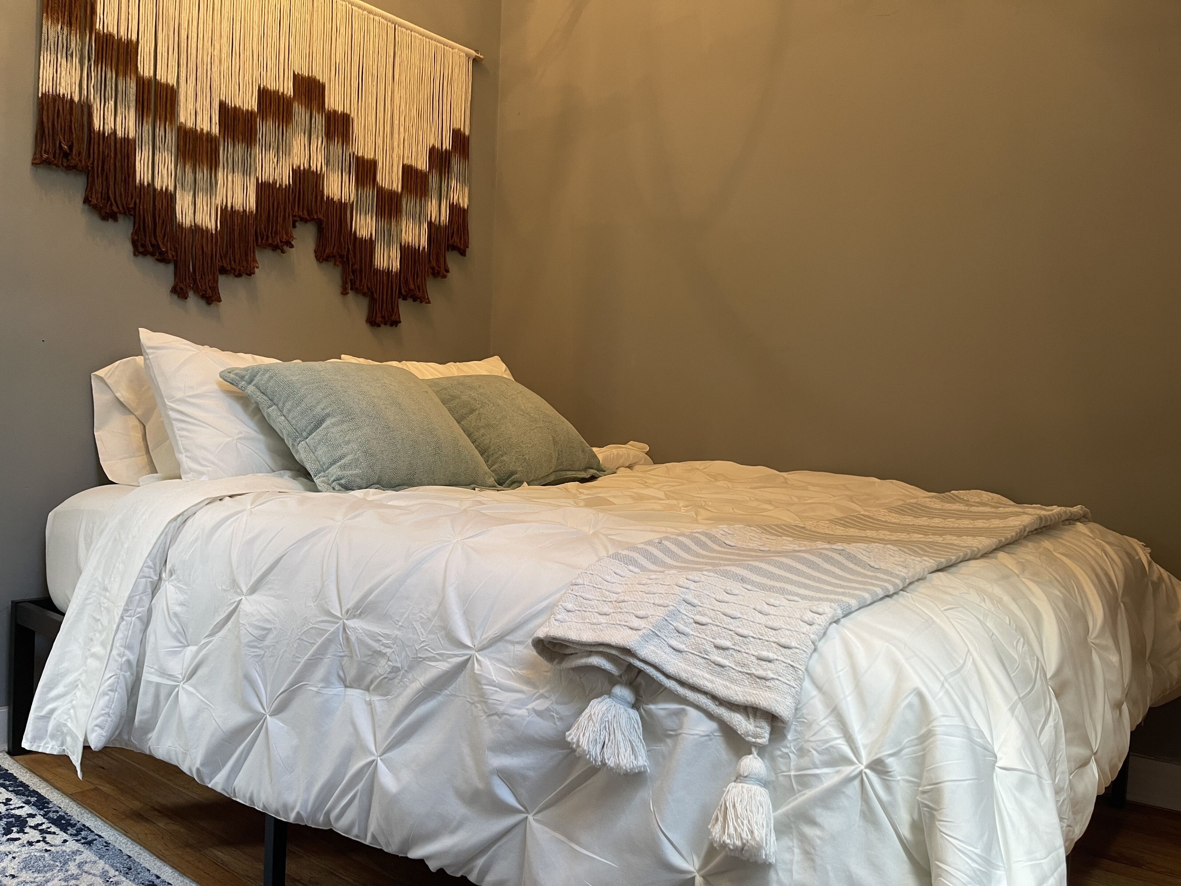 Bright, Airy Home with TONS of character in Hudson, NY - 5 min from Warren St