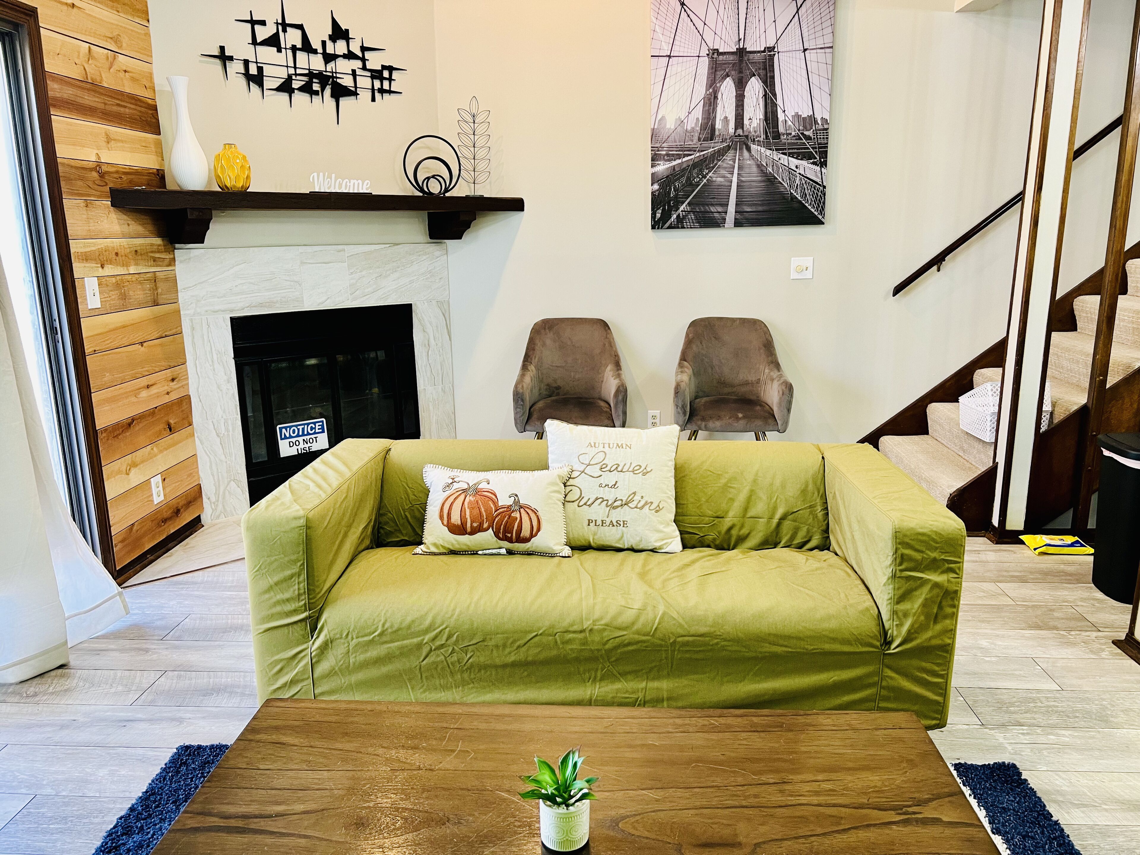 Cozy Airport Townhome