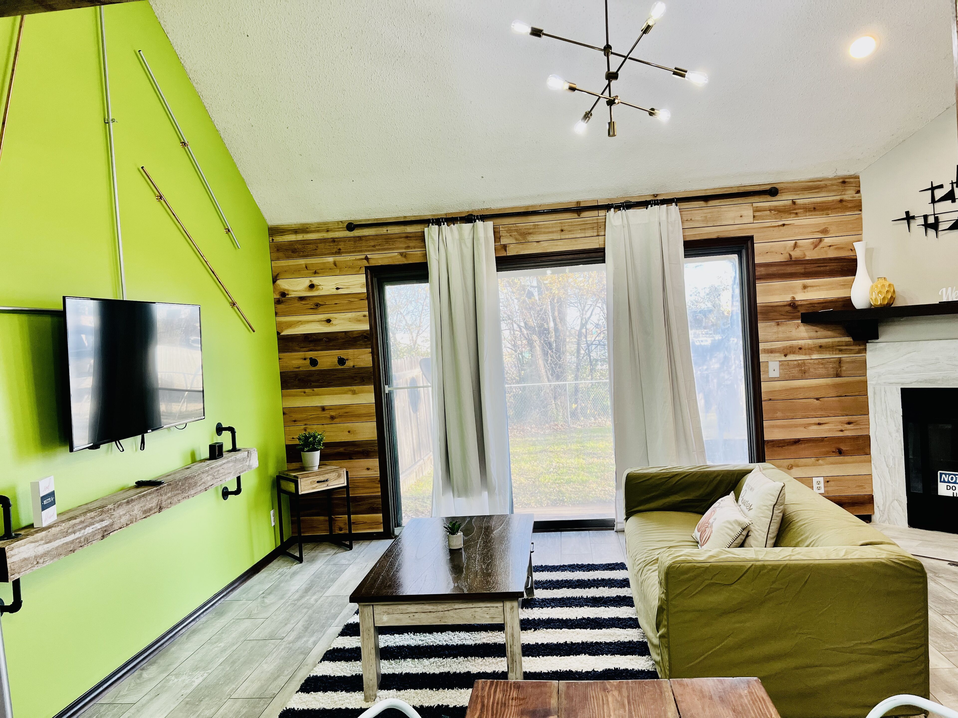 Cozy Airport Townhome