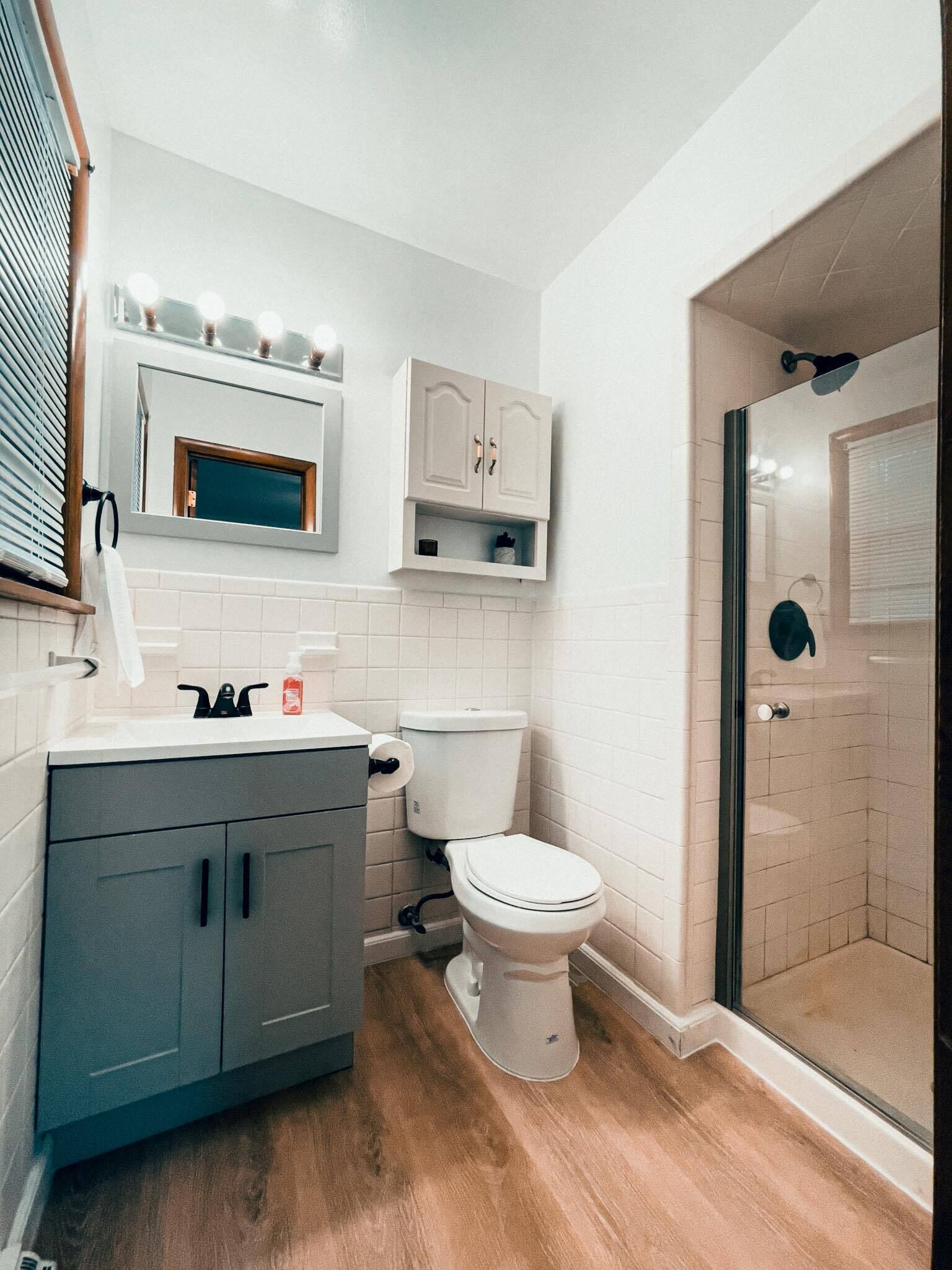 LARGE HOUSE WITH GAME ROOM & 5 MINS TO DOWNTOWN