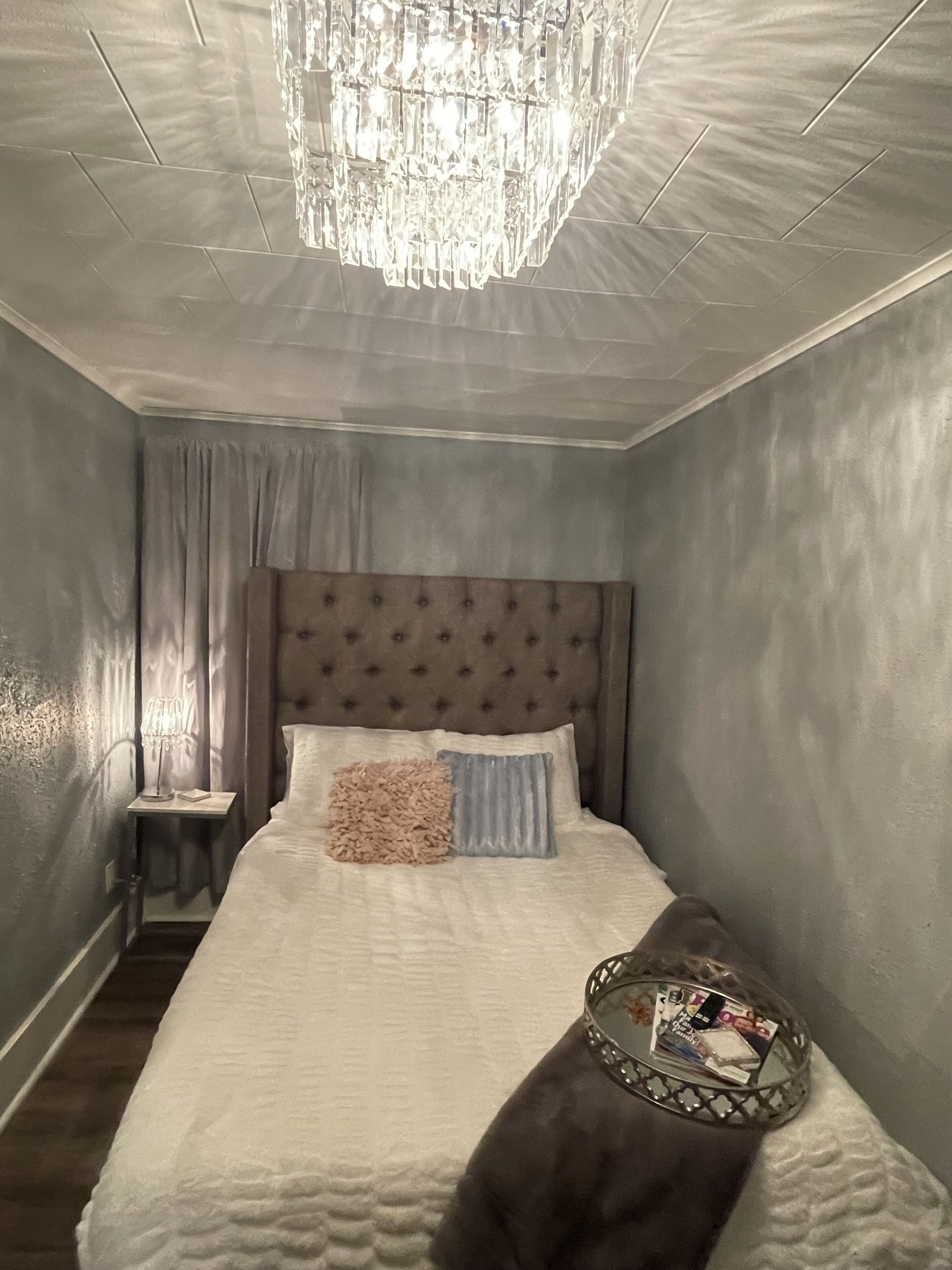 Glam cottage (pet-friendly) 5 mins from Czech Village & NewBo, 25 from Iowa City