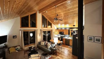 TV, fireplace, stereo