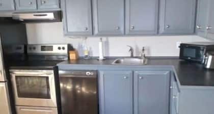 Cheerful 5 Bedroom Cottage Mins from Casino