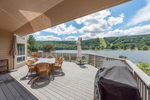 Outdoor dining - Fire Pit, Hot Tub, Suites & Scenery Await! (McHenry)