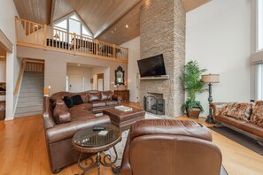 Smart TV, chimenea, reproductor de DVD y futbolito 