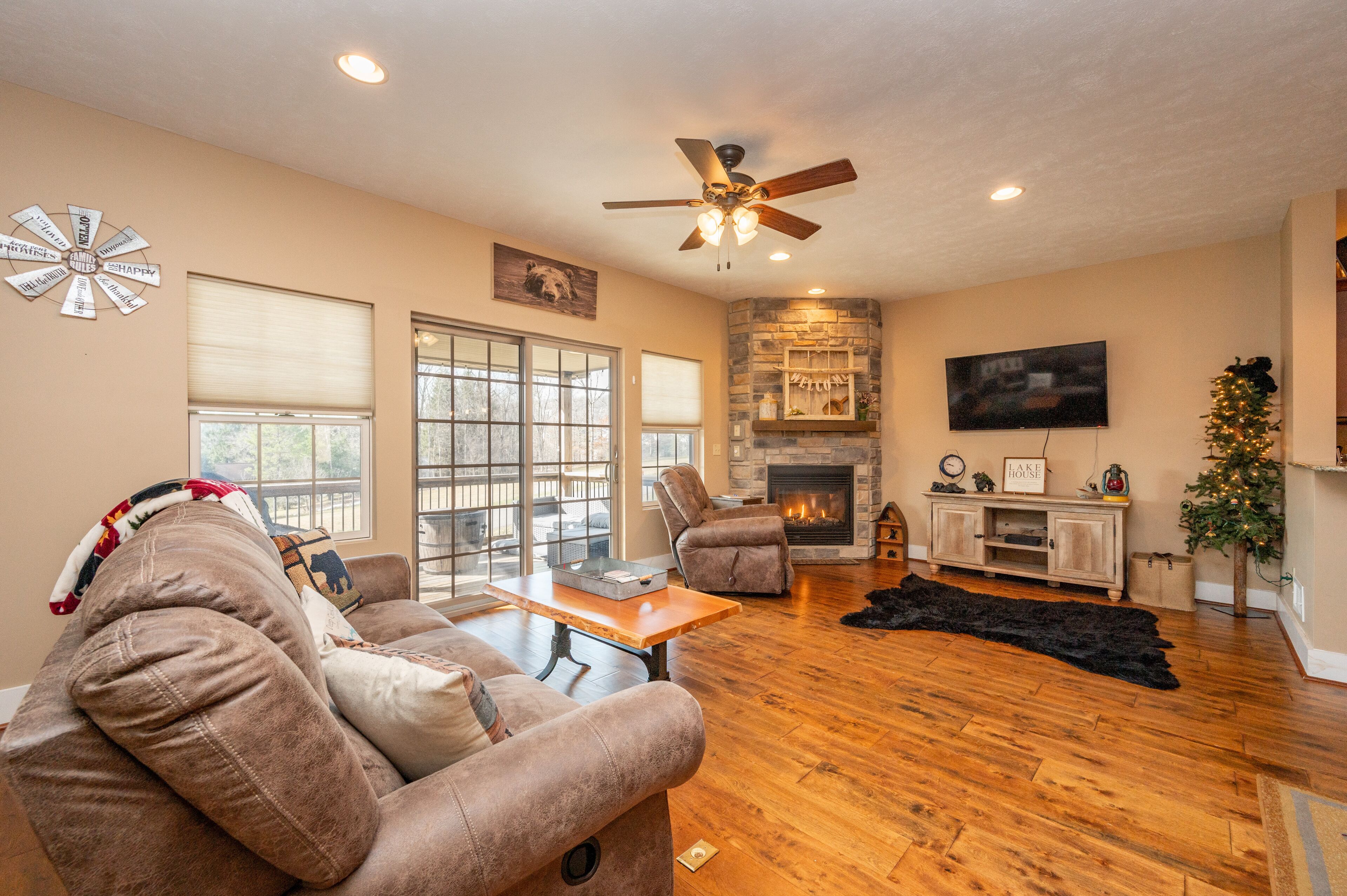 New! Bluebeary Retreat: Lake Area, Dogs Welcome, Hot Tub, Fire Pit!