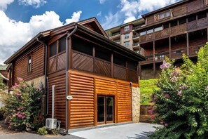 Exterior - Sleeps 5, Cozy Cabin N Smokies・Arcade・Resort Perks (Pigeon Forge)