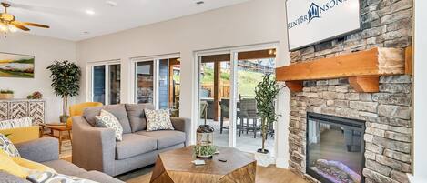 Televisión, chimenea