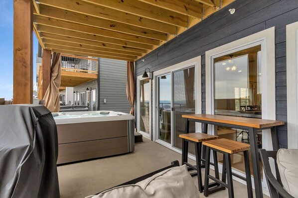 Terrace/patio - Enjoy Idle Time at Table Rock Lake! Dog Friendly-Arcades-Prvt Hot Tub-Free Tickets (Branson)