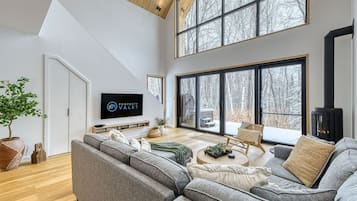 Snohaus 9 - Scandinavian Mountain Chalet | Living area | Fireplace
