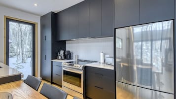 Snohaus 9 - Scandinavian Mountain Chalet | Private kitchen | Fridge, microwave, oven, stovetop