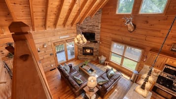 Smart-tv och eldstad