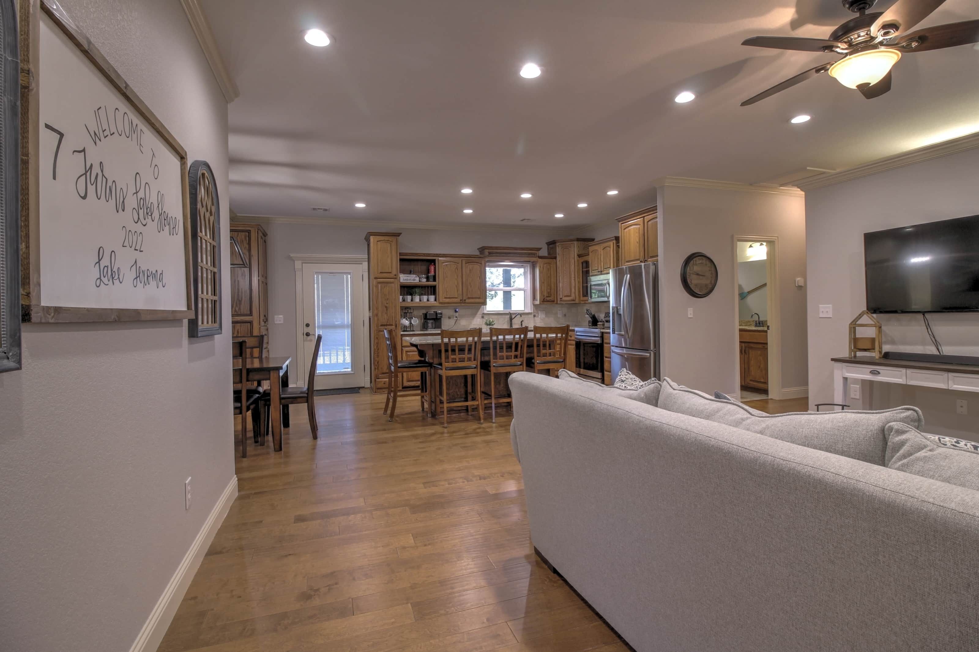 7 Turns Lake House close to the sandy beaches of Lake Texoma