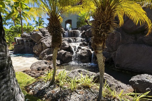 Includes Mauna Lani Beach Club Pass.  Fairways at Mauna Lani 2001