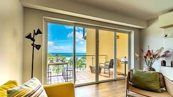 Appartement (2 Bedrooms) | Coin séjour | Télévision à écran plat, baby-foot